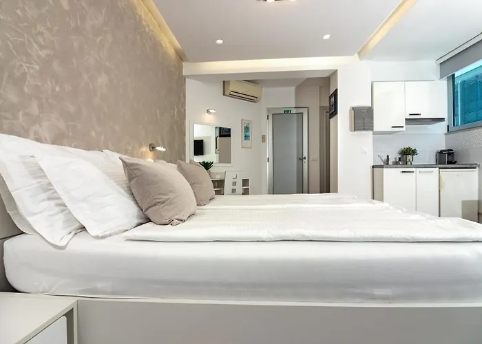 Apartments Lovret Flowers